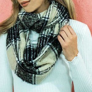 TPO Leto Cozy Plaid Infinite Scarf